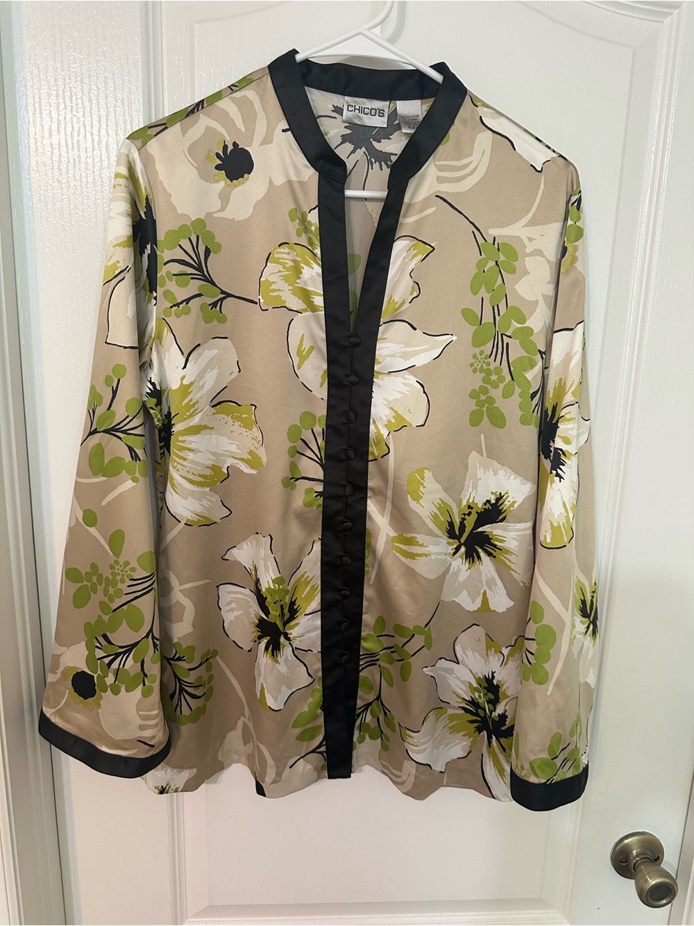 Chico’s Floral Satin Button Down Blouse Size 1 M